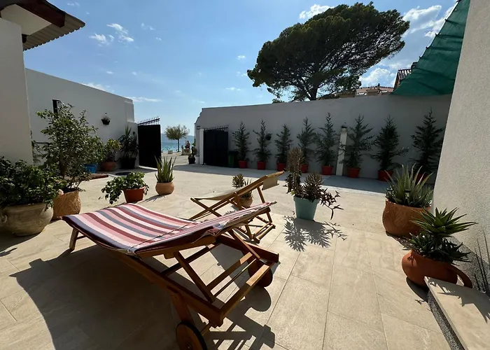 Beach House Oasis Villa Livak