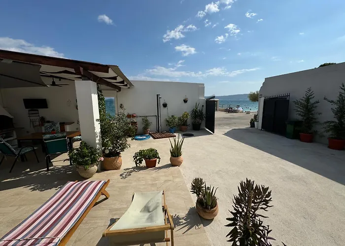 Beach House Oasis Villa Livak